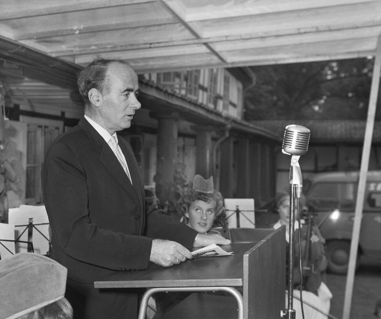 Þriðja umsókn Noregs að ESB var lögð fram árið 1969. Þjóðaratkvæðagreiðsla um aðild Noregs að ESB var haldin 1972 og meirihluti greiddi gegn aðild. Þáverandi forsætisráðherra Noregs, Trygve Bratteli, sem hér sést í ræðustól, sagði af sér í kjölfarið en hann hafði verið í forsvari aðildarumsóknarinnar. Þriðja umsókn Noregs að ESB var lögð fram árið 1969. Þjóðaratkvæðagreiðsla um aðild Noregs að ESB var haldin 1972 og meirihluti greiddi gegn aðild. Þáverandi forsætisráðherra Noregs, Trygve Bratteli, sem hér sést í ræðustól, sagði af sér í kjölfarið en hann hafði verið í forsvari aðildarumsóknarinnar.