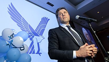 Augljóst misræmi var á milli stefnu Sjálfstæðisflokksins og orða leiðtoga hans í kosningabaráttunni. Misræmið gerði kjósendum erfitt að átta sig á því hver væri stefna Sjálfstæðisflokksins í málinu. Augljóst misræmi var á milli stefnu Sjálfstæðisflokksins og orða leiðtoga hans í kosningabaráttunni. Misræmið gerði kjósendum erfitt að átta sig á því hver væri stefna Sjálfstæðisflokksins í málinu.