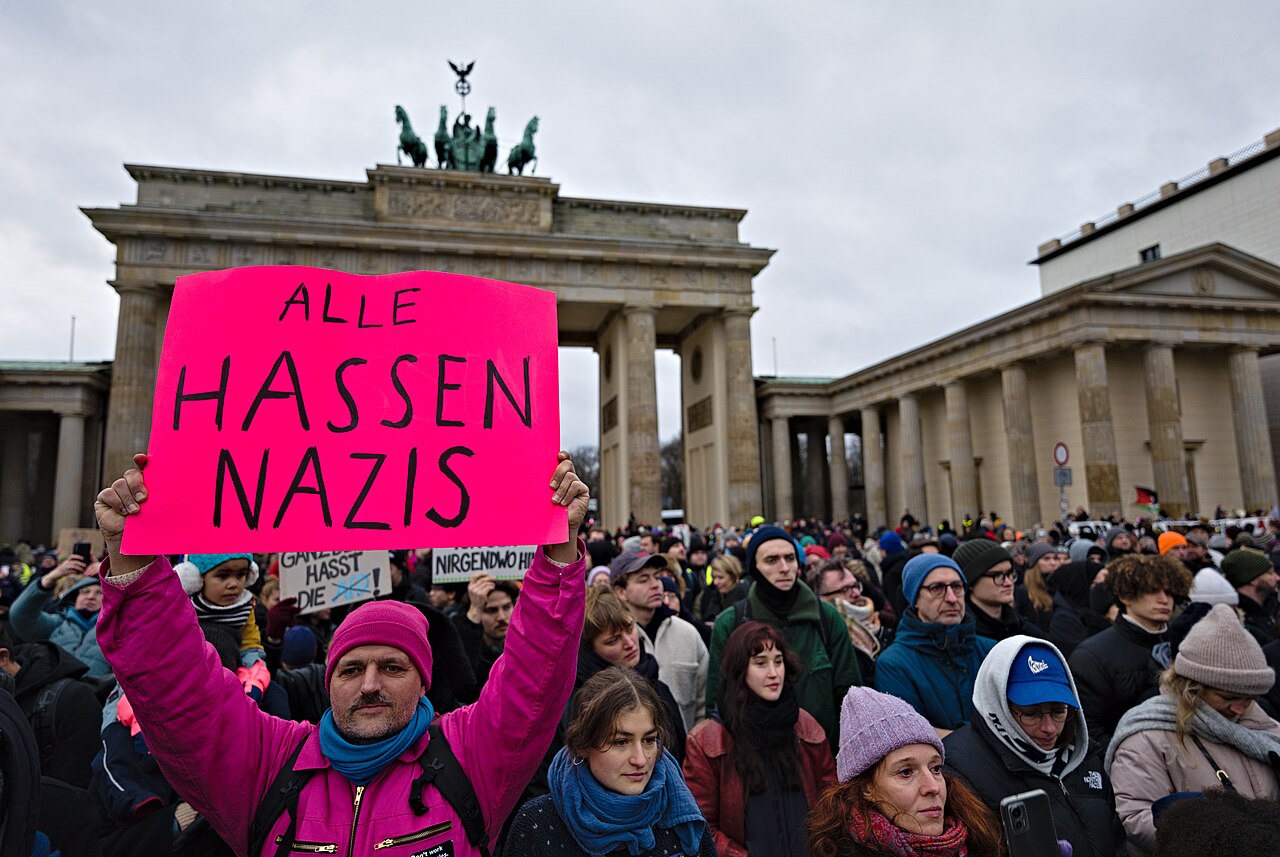 Borgaraleg réttindi eru yfirleitt skilgreind sem þau réttindi sem ríkisvaldi ber að tryggja þegnum eða borgurum sínum, svo sem (<em>a</em>) ýmis <em>frelsisréttindi</em>, til dæmis málfrelsi eða frelsi til að taka þátt í almennum kosningum, trúfrelsi og skoðanafrelsi. Borgaraleg réttindi eru yfirleitt skilgreind sem þau réttindi sem ríkisvaldi ber að tryggja þegnum eða borgurum sínum, svo sem (<em>a</em>) ýmis <em>frelsisréttindi</em>, til dæmis málfrelsi eða frelsi til að taka þátt í almennum kosningum, trúfrelsi og skoðanafrelsi.