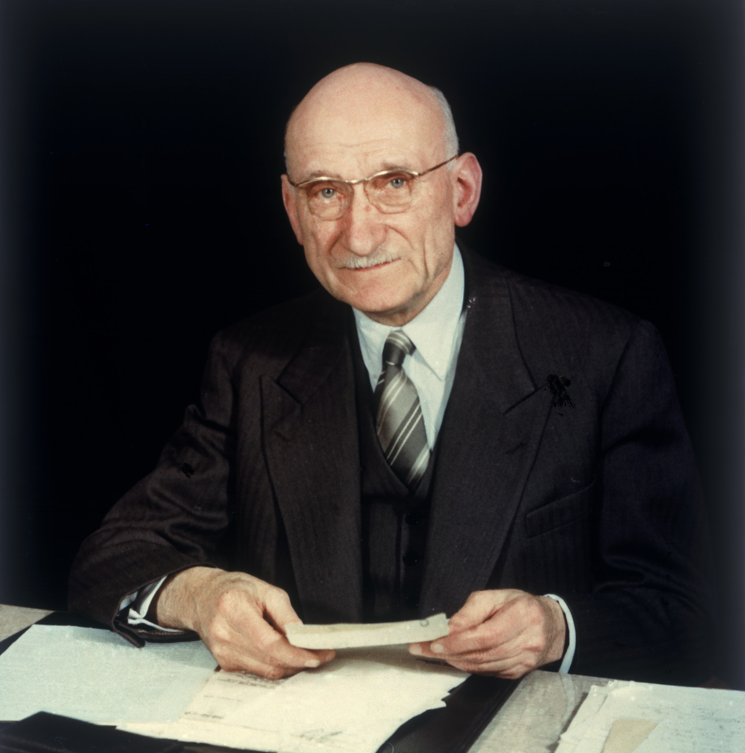 Franski stjórnmálamaðurinn Robert Schuman (1886-1963) var einn helsti hvatamaðurinn að stofnun Kola- og stálbandalags Evrópu á árunum eftir síðari heimsstyrjöld. Franski stjórnmálamaðurinn Robert Schuman (1886-1963) var einn helsti hvatamaðurinn að stofnun Kola- og stálbandalags Evrópu á árunum eftir síðari heimsstyrjöld.