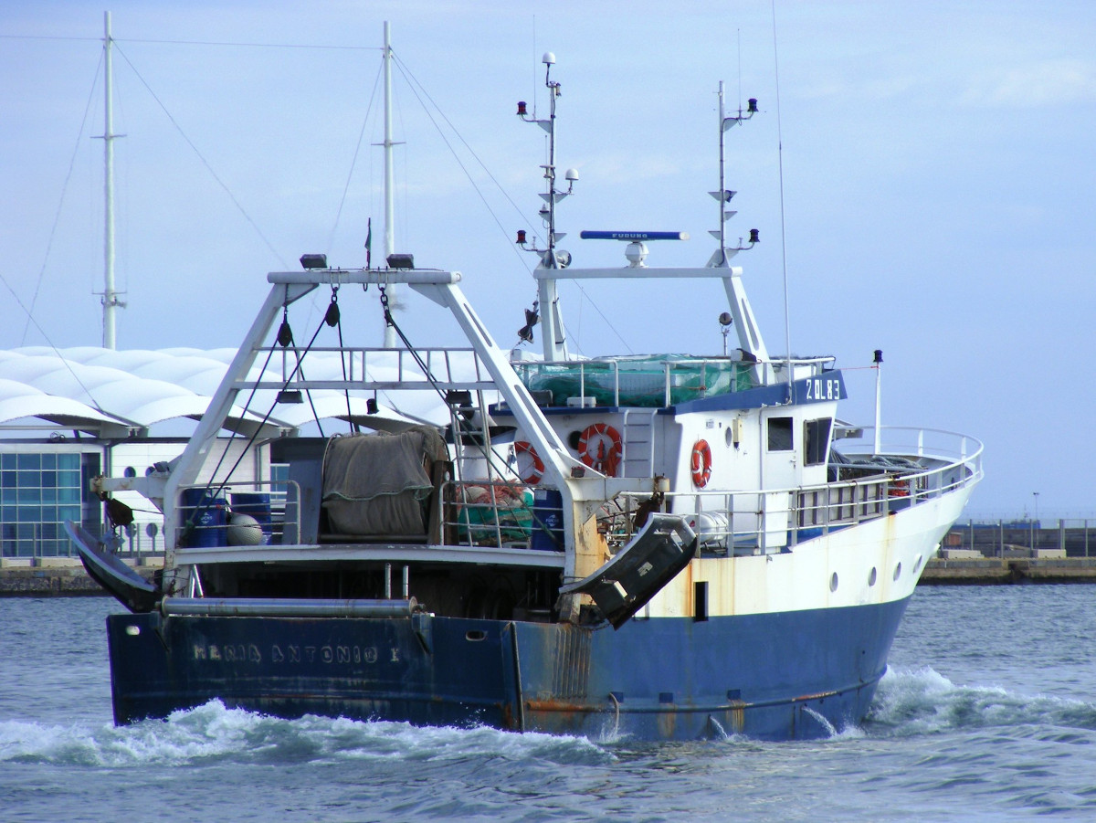 Ákvarðanir um leyfilegan heildarafla og aflahlutdeild eru teknar af sameiginlegum stofnunum ESB. Ákvarðanir um leyfilegan heildarafla og aflahlutdeild eru teknar af sameiginlegum stofnunum ESB.