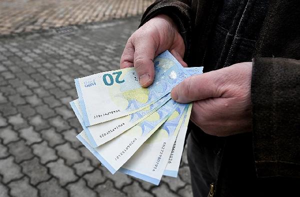 Hvað áhrif hefði upptaka evru á verðbólgu á Íslandi?